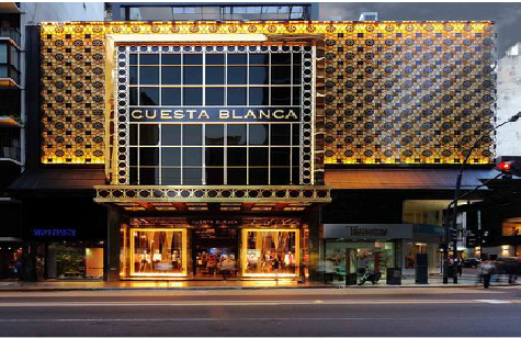 德保门头设计与商业空间的纽带。